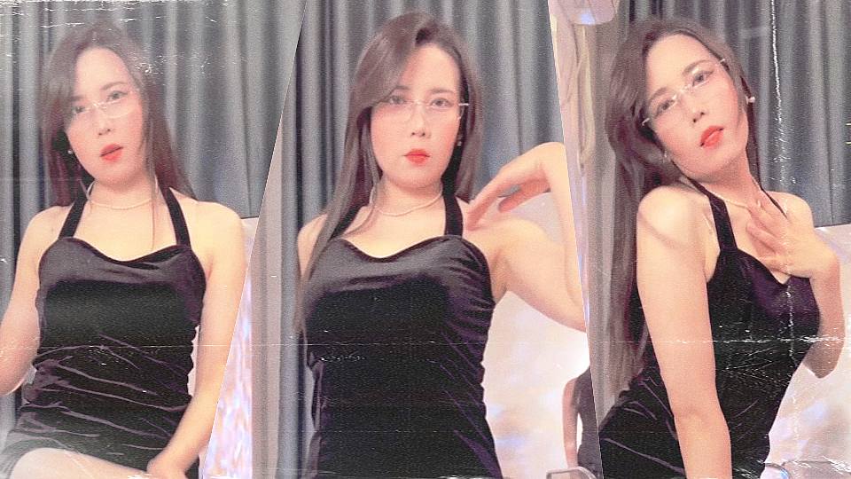 快手福利 超极品轻熟少妇『蝶蝶姐』可甜可御干净粉嫩身材好客厅裸舞自慰丝袜塞逼 (6)